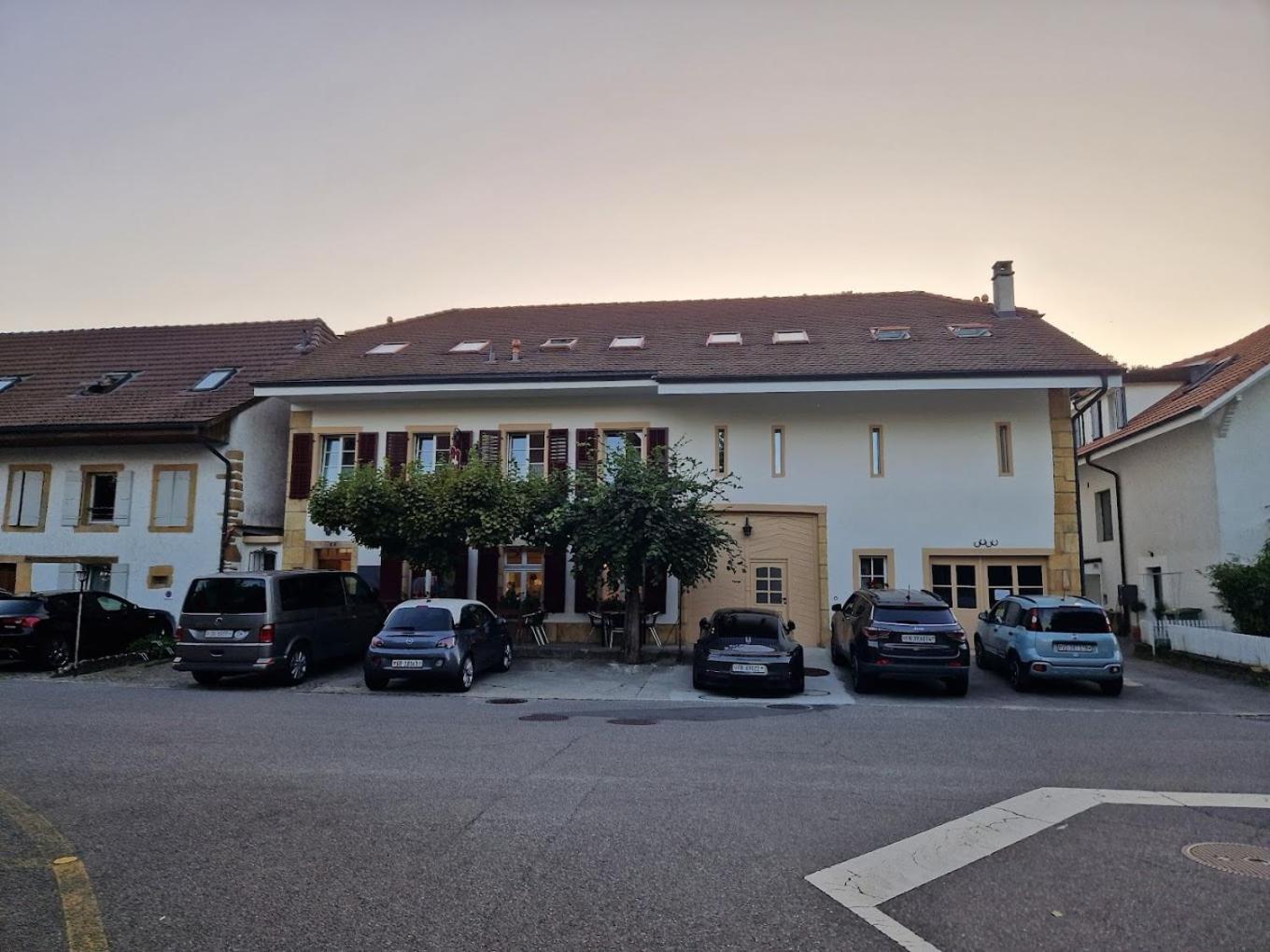 Hotel Restaurant Croix Blanche Sugiez Exterior photo